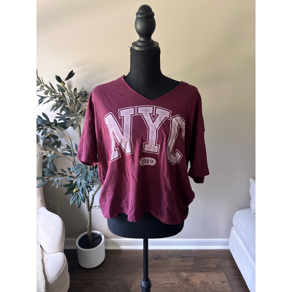 Hollister Womens NYC 1989 Graphic T-Shirt Burgundy V-Neck Short Sleeve Medium